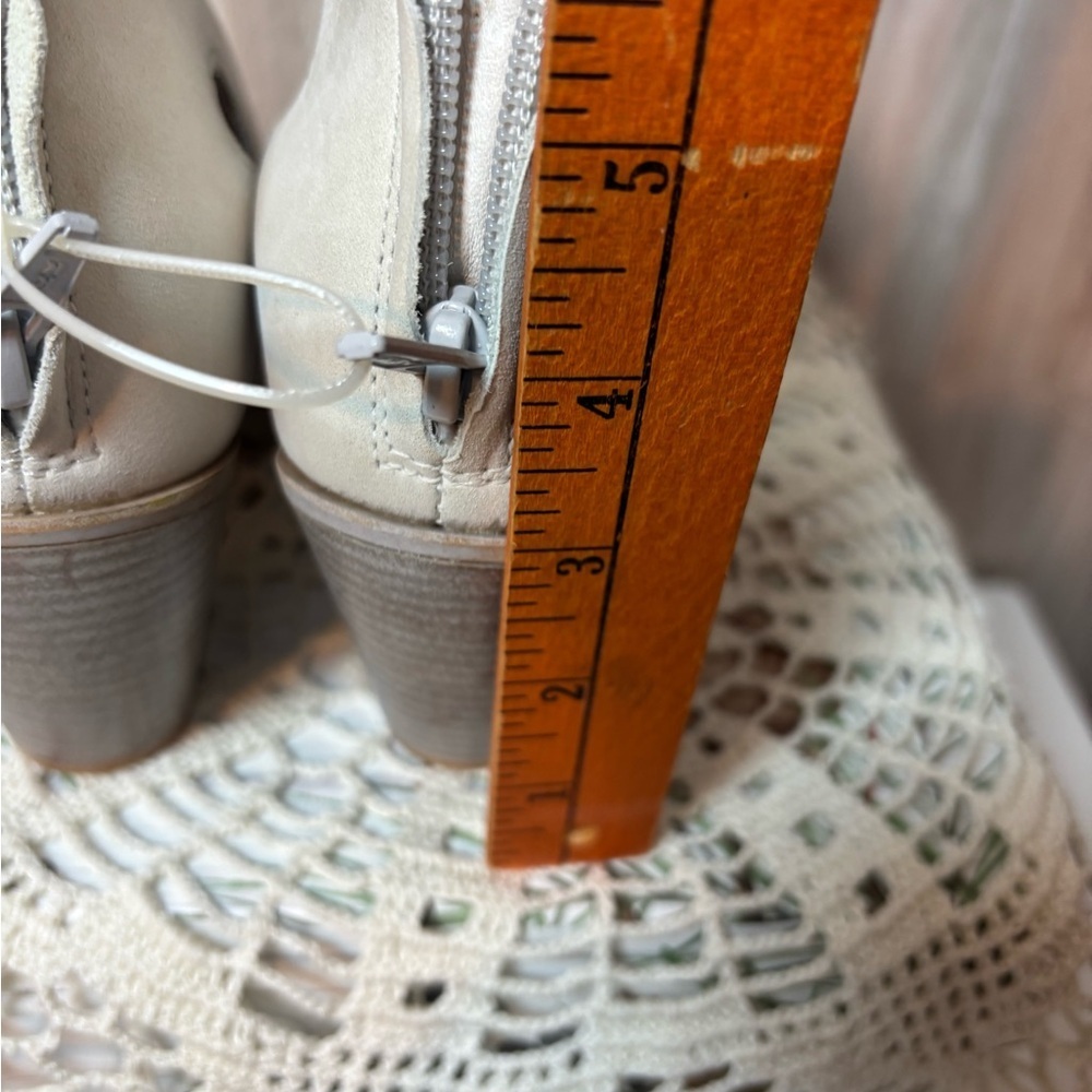 Free People Wilder Cutout Chic Cream Ankle Booties NWOT - Picture 5 of 9